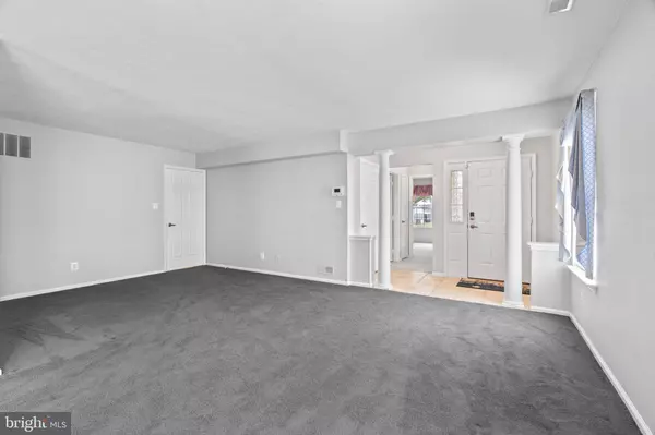 10 YARROW PL, Mount Laurel, NJ 08054