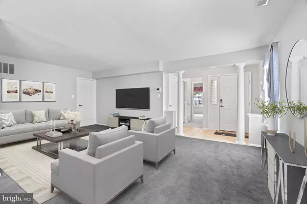 10 YARROW PL, Mount Laurel, NJ 08054