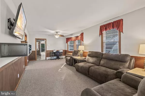 31 S BOULEVARD AVE, Maple Shade, NJ 08052