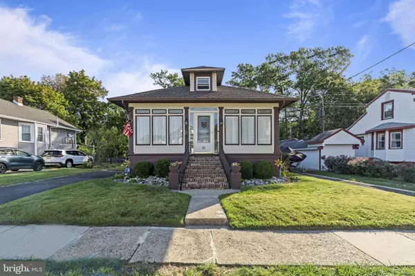 31 S BOULEVARD AVE, Maple Shade, NJ 08052