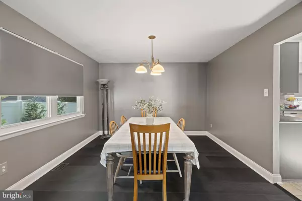 31 BRETTON WAY, Mount Laurel, NJ 08054