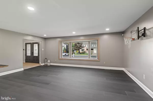 31 BRETTON WAY, Mount Laurel, NJ 08054