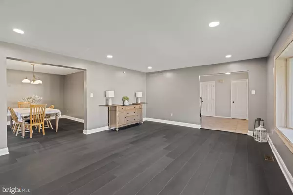 31 BRETTON WAY, Mount Laurel, NJ 08054