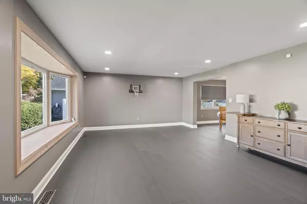 31 BRETTON WAY, Mount Laurel, NJ 08054