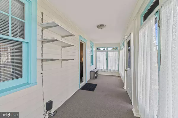 31 S BOULEVARD AVE, Maple Shade, NJ 08052