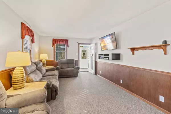 31 S BOULEVARD AVE, Maple Shade, NJ 08052