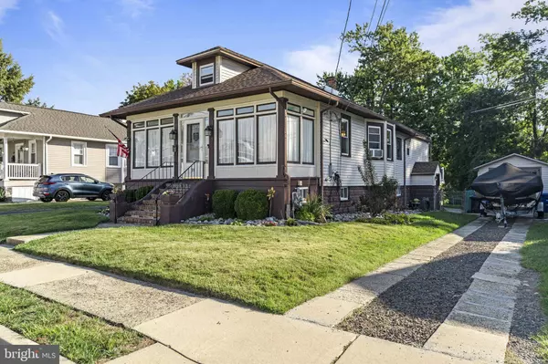 31 S BOULEVARD AVE, Maple Shade, NJ 08052