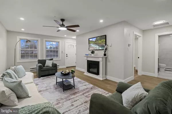 84-B PARKWAY DR #B, Freehold, NJ 07728