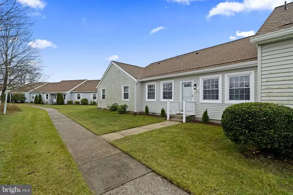 84-B PARKWAY DR #B, Freehold, NJ 07728