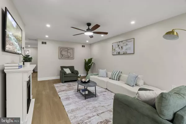 84-B PARKWAY DR #B, Freehold, NJ 07728