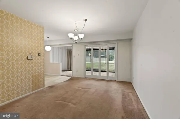 16 E BLUEBELL LN, Mount Laurel, NJ 08054