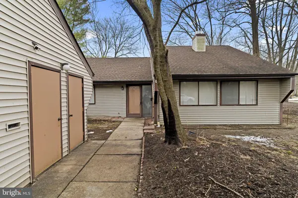16 E BLUEBELL LN, Mount Laurel, NJ 08054