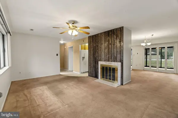 16 E BLUEBELL LN, Mount Laurel, NJ 08054