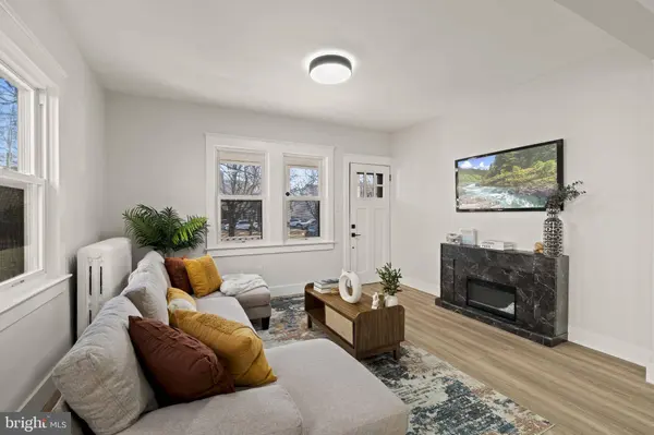 825 LYNDALE AVE, Trenton, NJ 08629