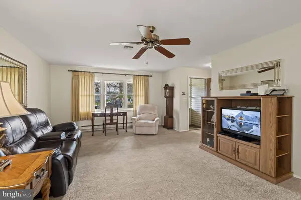 61 CHATHAM PL, Southampton, NJ 08088