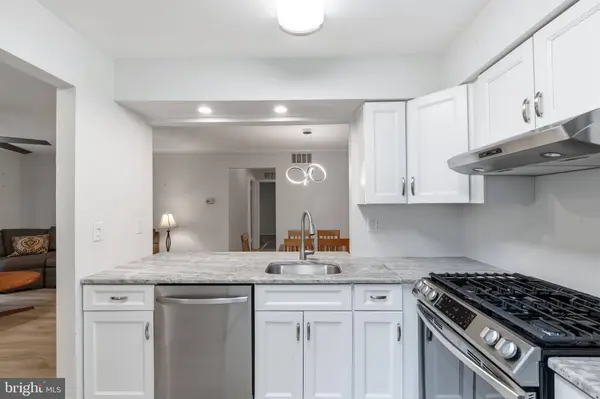 303-A SEDGEFIELD DR, Mount Laurel, NJ 08054