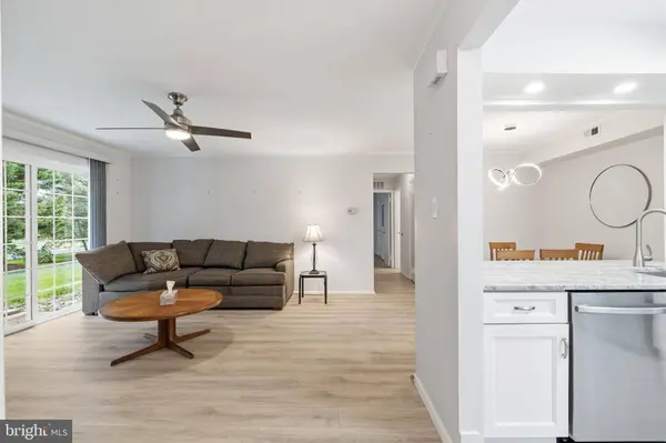 303-A SEDGEFIELD DR, Mount Laurel, NJ 08054