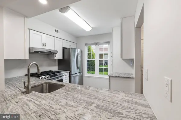 303-A SEDGEFIELD DR, Mount Laurel, NJ 08054