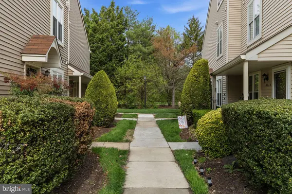 303-A SEDGEFIELD DR, Mount Laurel, NJ 08054