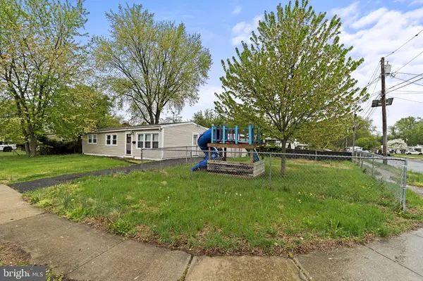 520 S MAPLE AVE, Maple Shade, NJ 08052