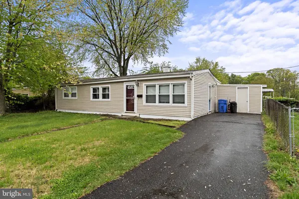 520 S MAPLE AVE, Maple Shade, NJ 08052