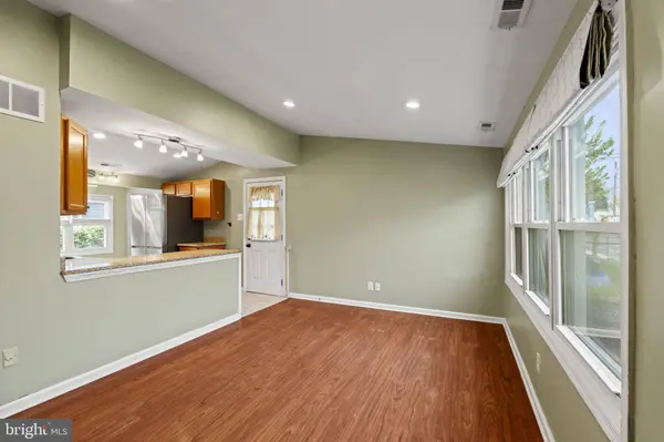 520 S MAPLE AVE, Maple Shade, NJ 08052