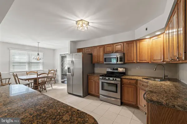 621 S FORKLANDING RD, Maple Shade, NJ 08052