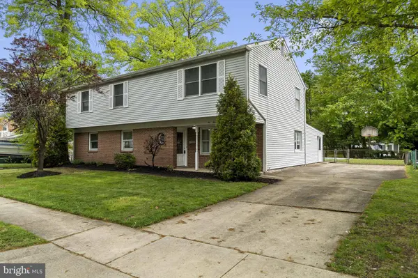621 S FORKLANDING RD, Maple Shade, NJ 08052