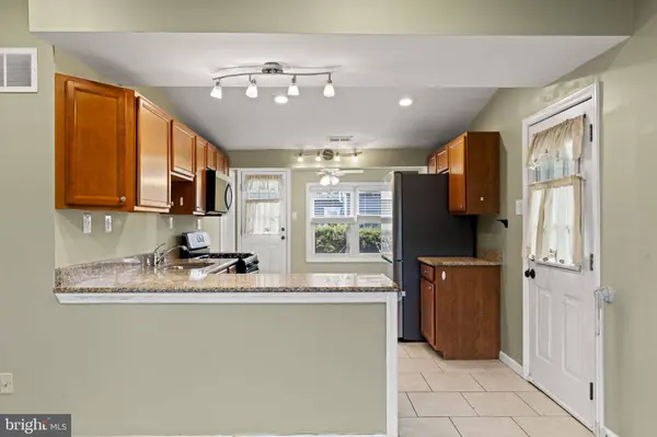 520 S MAPLE AVE, Maple Shade, NJ 08052