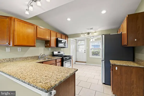 520 S MAPLE AVE, Maple Shade, NJ 08052