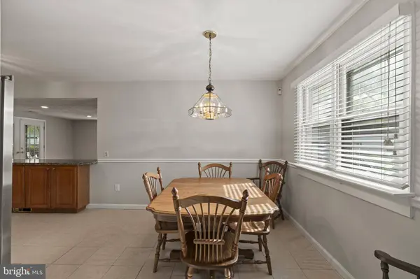 621 S FORKLANDING RD, Maple Shade, NJ 08052