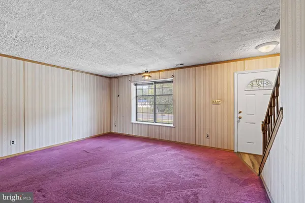 6 MARY ELLEN LN, Sicklerville, NJ 08081