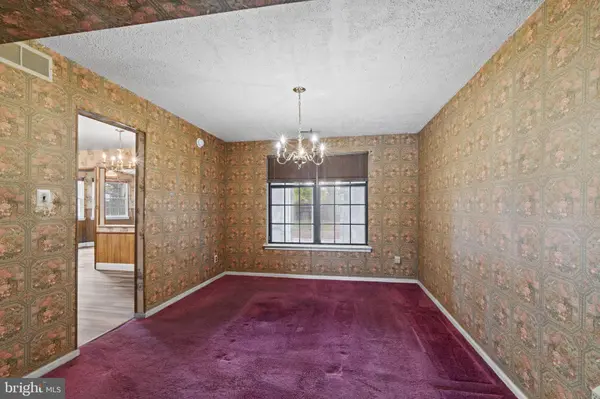 6 MARY ELLEN LN, Sicklerville, NJ 08081