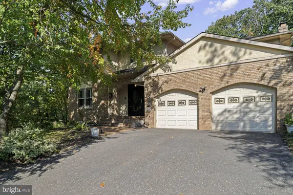 31 SIGNAL DR, Voorhees, NJ 08043