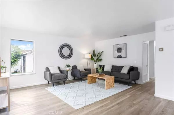 9594 Pettswood #4, Huntington Beach, CA 92646