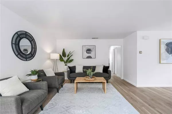 9594 Pettswood #4, Huntington Beach, CA 92646