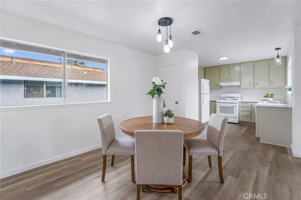 9594 Pettswood #4, Huntington Beach, CA 92646