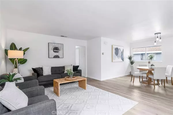 9594 Pettswood #4, Huntington Beach, CA 92646