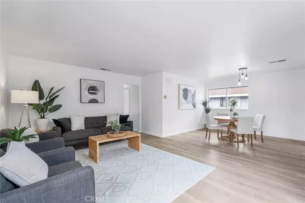 9594 Pettswood #4, Huntington Beach, CA 92646