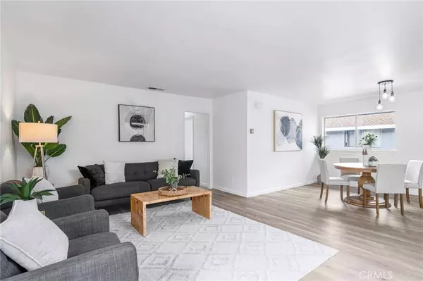 9594 Pettswood #4, Huntington Beach, CA 92646