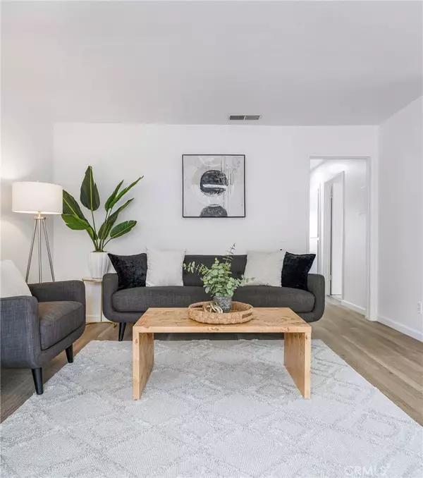 9594 Pettswood #4, Huntington Beach, CA 92646