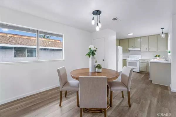 9594 Pettswood #4, Huntington Beach, CA 92646