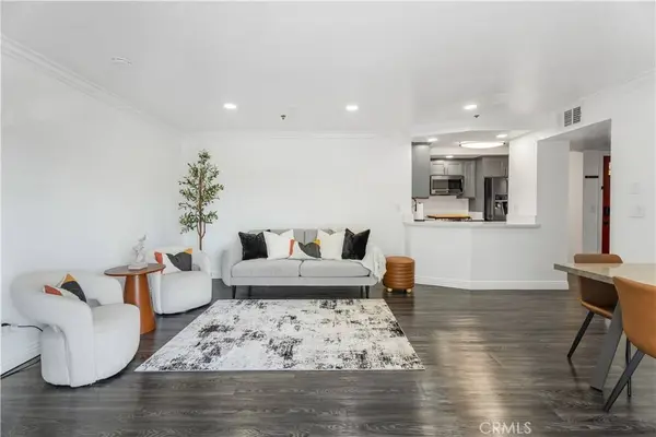 1100 Euclid AVE #104, Long Beach, CA 90804