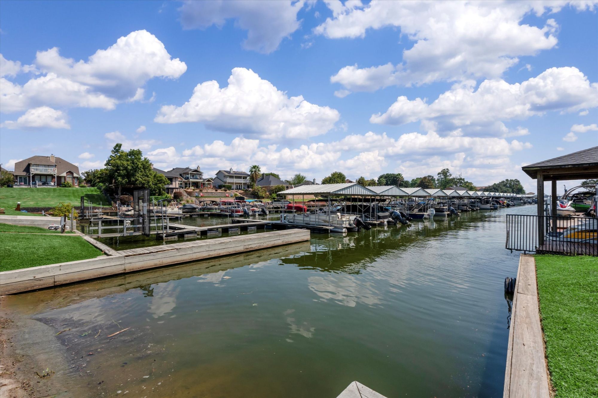 Point Aquarius homes 