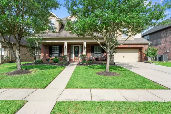 Discover Your Family's Dream Life in This Houston Gem! Top Schools, No Flooding Worries, and Room to Grow