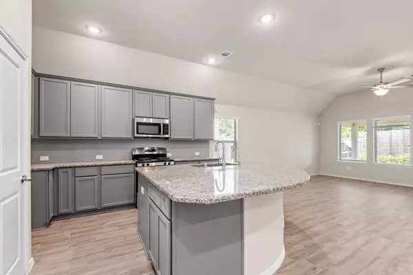 The Houston Home Buyer’s Crossroads: New Construction vs. Resale for the Relocating Professional