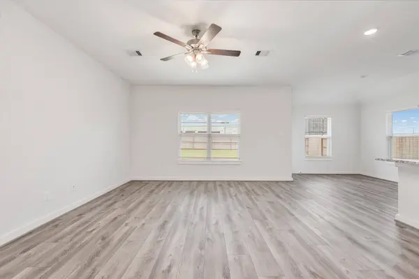 3111 West Frontier Lane, Pinehurst, TX 77362