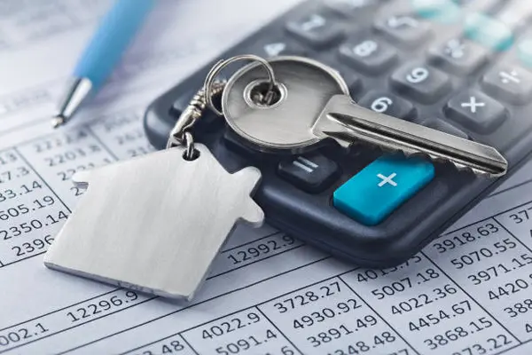 istockphoto-calculator and house