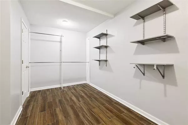 9740 ANDOVER DR, New Orleans, LA 70127