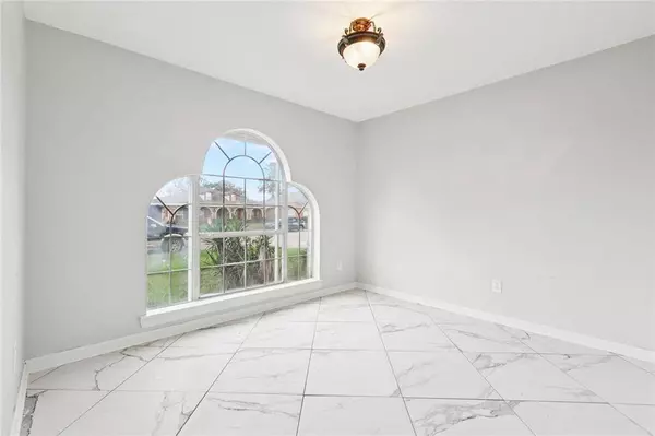 9740 ANDOVER DR, New Orleans, LA 70127